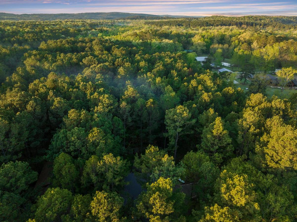 Hickory Bear - Cabin Surrounded By Pines, Sleeps 10, Hot Tub, Fire Pit, Arcade, Foosball Table & Deck Slide Брокен-Боу Экстерьер фото